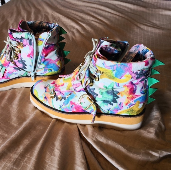 irregular choice size 40
